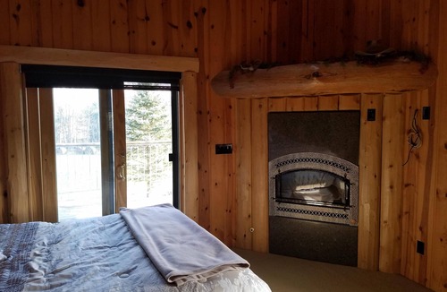 Delton Cabin | 100 Acre Michigan Retreat - Amazing nature/Hot tub/Saunas/Fireplace/WiFi!