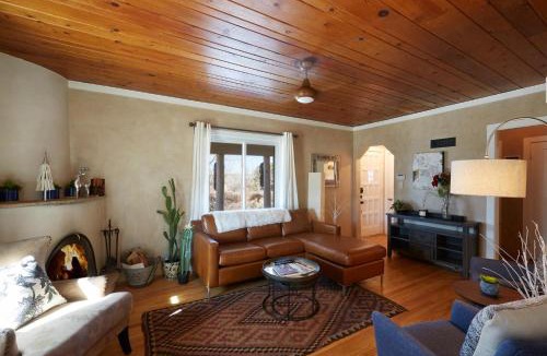 Northeast Santa Fe House | 101 Llano Largo