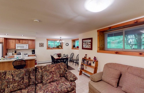 North Troy Condo | 102 m² Condo ∙ 2 bedrooms ∙ 6 guests