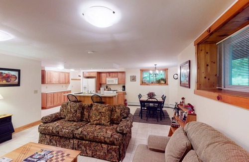 North Troy Condo | 102 m² Condo ∙ 2 bedrooms ∙ 6 guests