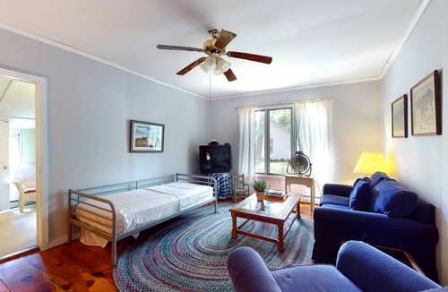 Poultney Cottage | 104 m² Cabin ∙ 2 bedrooms ∙ 6 guests