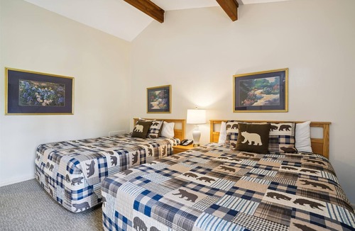 West Bridgewater Hotel | 104 Two Queen Bed Standard Hotel Room outdoor heated pool