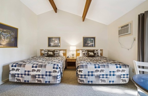 West Bridgewater Hotel | 104 Two Queen Bed Standard Hotel Room outdoor heated pool