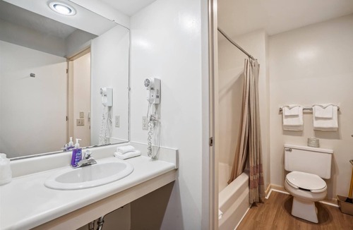 West Bridgewater Hotel | 105 Two Queen Bed Standard Hotel Room 1st floor w/outdoor heated pool