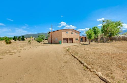 Arroyo Seco House | 11 Mi to Skiing Valdez Home with Mtn Views!