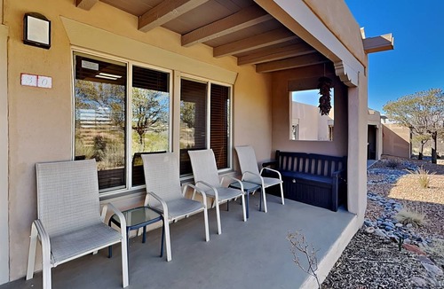 Historic Eastside Condo | 112 m² Condo ∙ 2 bedrooms ∙ 4 guests
