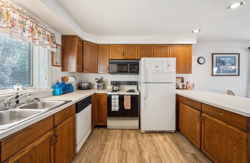 North Creek House | 11D - Spacious & Family-Friendly Getaway 3 Bedroom Townhouse by The Summit at Gore Mountain