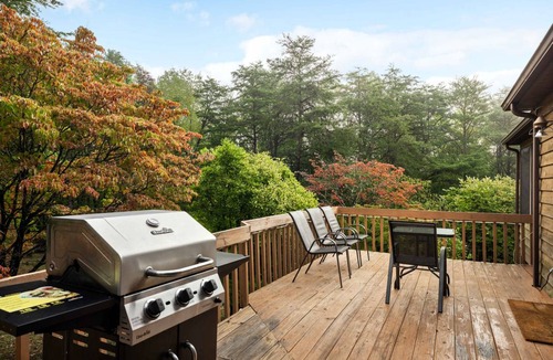 Great Cacapon Cabin | 134 m² Cabin ∙ 4 bedrooms ∙ 15 guests