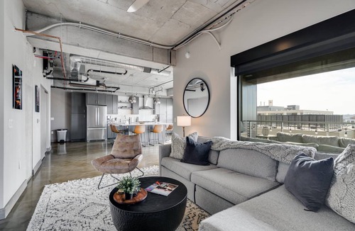 Warehouse District House | 136 m² Loft ∙ 1 bedroom ∙ 4 guests