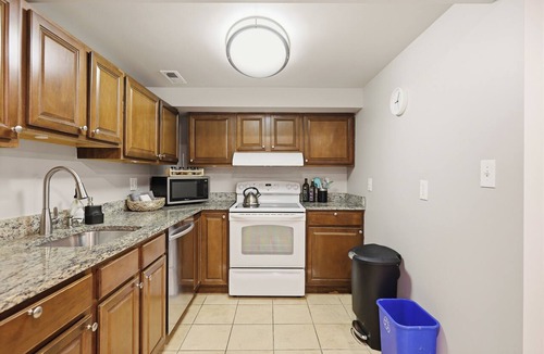 Columbia Heights Apartment | 13th St Library House - Walkscore 91!