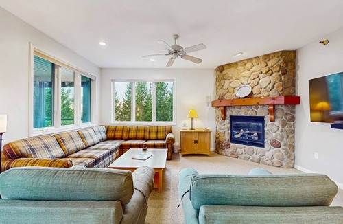 Jeffersonville Condo | 159 m² Condo ∙ 3 bedrooms ∙ 8 guests