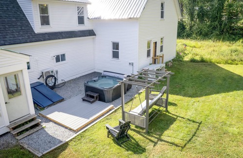 Antrim House | 16 ppl 2 hot tubs, game room, fire pit