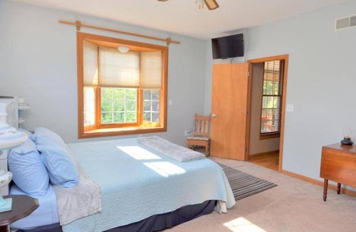 Berkeley Springs Ski Chalet | 185 m² Chalet ∙ 4 bedrooms ∙ 8 guests