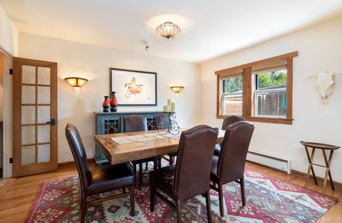 South Capitol House | 186 m² House ∙ 5 bedrooms ∙ 16 guests