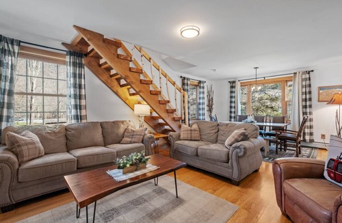 West Bridgewater House | 191 m² House ∙ 4 bedrooms ∙ 8 guests