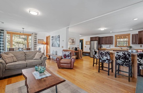 West Bridgewater House | 191 m² House ∙ 4 bedrooms ∙ 8 guests