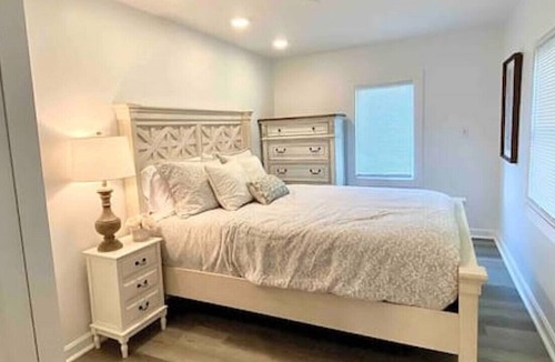 South Burlington House | 1954 upper unit · Warm & Welcoming 5-bedroom Home, South Burlington