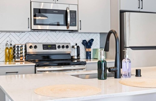 Uptown Apartment | 1Bedroom Apartment + Gym | Lowry Hill