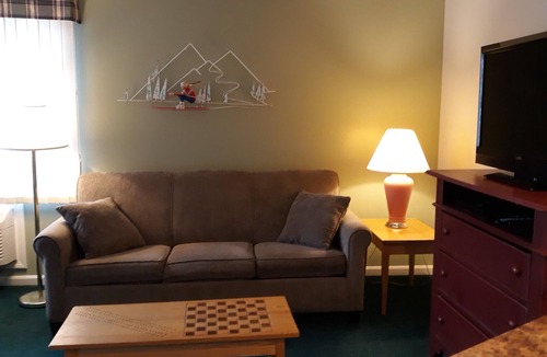 North Woodstock Condo | 1BR condo near Recreation Center, pool and hot tub