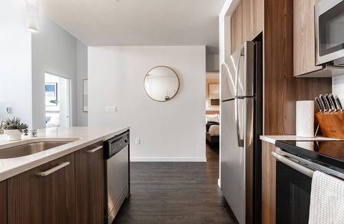 West Bellevue Apartment | 1BR + Den | Gym | Bellevue | Sophari Downtown H