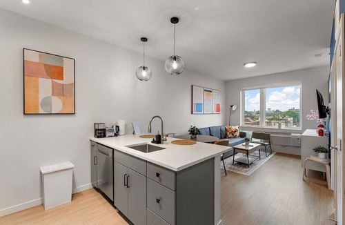 Downtown Minneapolis Apartment | 1BR Scenic Rooftop, Gym, Near Stadium & Eat Street