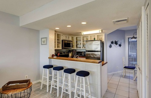 Isle of Palms Condo | 1st-floor condo with beach access, patio, & outdoor pool - snowbirds welcome