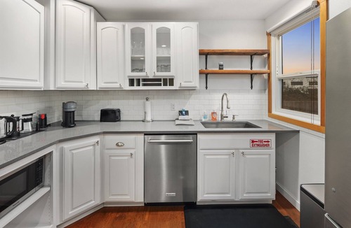 Enumclaw Condo | 1st floor in Duplex Chic 1BR Close to Mt. Rainier