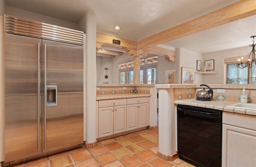 Santa Fe House | 2 BDR + Den Sleeps 4 | 2 Car Garage | Washer/Dryer