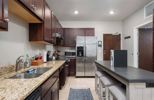 Kutzky Park Apartment | 2 Bedroom Apartment, Free Parking, Next To Mayo!