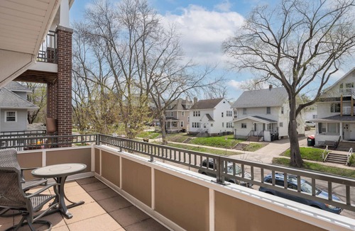 Kutzky Park Apartment | 2 Bedroom Apartment, Free Parking, Next To Mayo!