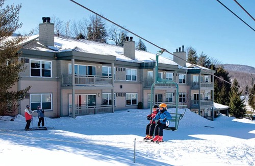 Jeffersonville Condo | 2 Bedroom Condo, Sleeps 8, Full Kitchen, Skiing at Smugglers Notch Resort!