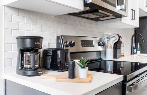 Downtown Cincinnati Apartment | 2-Bedroom Downtown, Close to UC + Wi-Fi & Gym