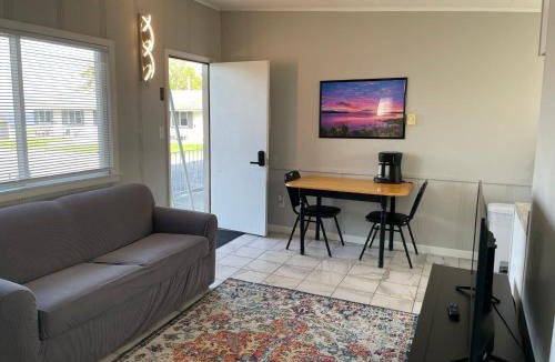 Lake City Apartment | 2 Bedroom Suite with kitchen