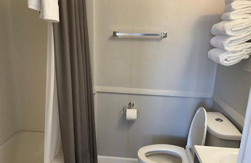 Lake City Apartment | 2 Bedroom Suite with kitchen