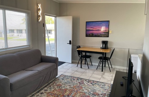 Lake City Apartment | 2 Bedroom Suite with kitchenette (main level)