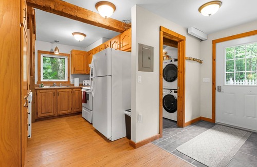Jeffersonville Ski Chalet | 2 mins Skiing at Smuggs, Dog Friendly, Gas Grill