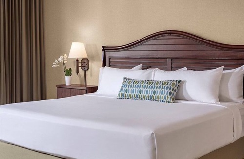 Central Mission Beach Hostel | 2 Resort Queens, Bahia Resort Hotel, Heated Pool & Bar, 5 Mins to SeaWorld