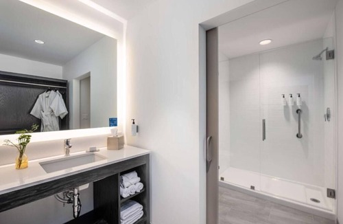 Central Area Hotel | 2 Spacious Units Perfect Spot for Unwinding & Offering Comfort | Pets Allowed