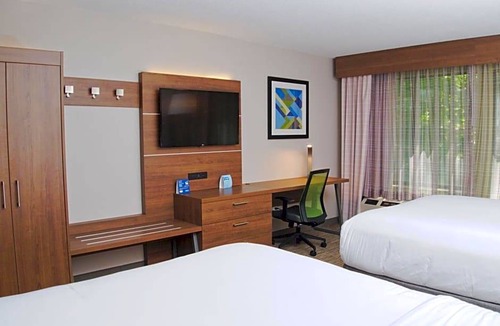 South Burlington Hotel | 2-Star Hotel ∙ Holiday Inn Express South Burlington, an IHG Hotel