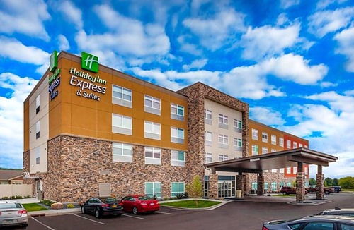 Rice Lake Hotel | 2-Star Hotel ∙ Holiday Inn Express & Suites - Rice Lake, an IHG Hotel