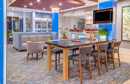 Rice Lake Hotel | 2-Star Hotel ∙ Holiday Inn Express & Suites - Rice Lake, an IHG Hotel