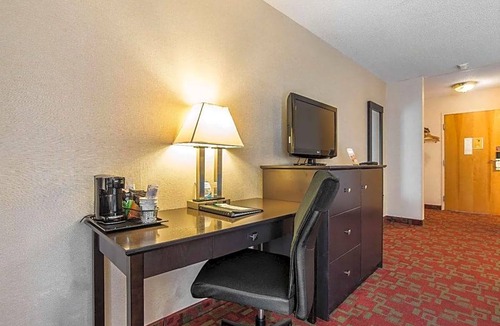 Shelburne Hotel | 2-Star Hotel ∙ Quality Inn Shelburne - Burlington