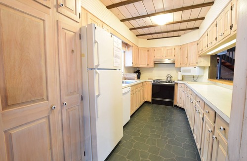 Jeffersonville House | 2 Units (25 people) @ Smugglers Fam-style Chalets - 5 Min walk to the Resort