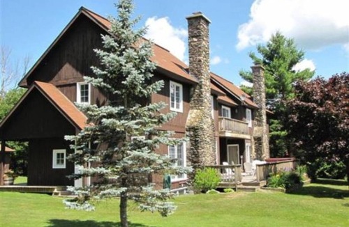 Jeffersonville House | 2 Units (25 people) @ Smugglers Fam-style Chalets - 5 Min walk to the Resort