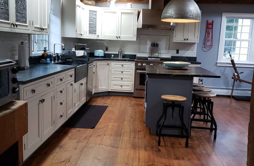 Heath House | 200 Year old updated Farmhouse on 12 acres - near Berkshire East Mountain Resort