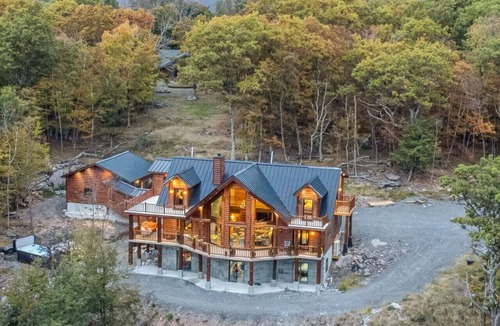 Hunter House | 2025 Log Home- Ski Chalet w/Luxury Amenities. direct Views of Hunter Slopes