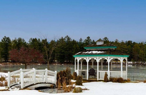 Saranac Lake Hotel | 204 m² Motel ∙ 3 bedrooms ∙ 11 guests