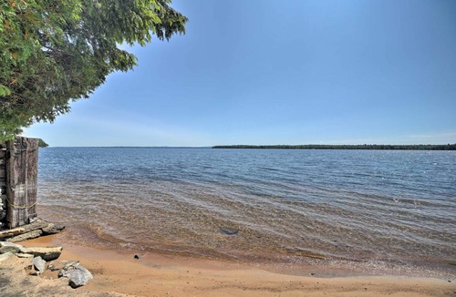 Plattsburgh House | 213 m² House ∙ 3 bedrooms ∙ 7 guests