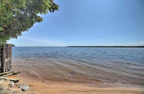 Plattsburgh House | 214 m² House ∙ 3 bedrooms ∙ 7 guests