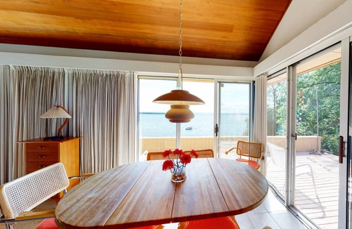 North Hero House | 216 m² House ∙ 2 bedrooms ∙ 4 guests